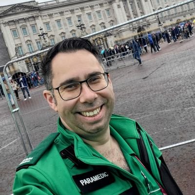 Unit Manager of St John Ambulance in Rugby. Dad to daughter and labrador. Advanced Paramedic. MSc student. Lifelong volunteer.