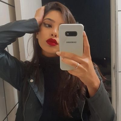 elomouraa's profile picture. 