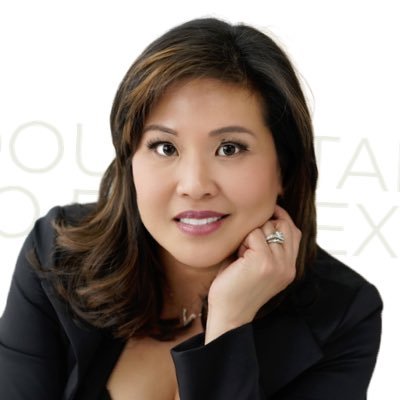 Elaine is a Senior Product Strategist for CIBC, with more than 20 years experience in government relations and TV broadcast journalism.