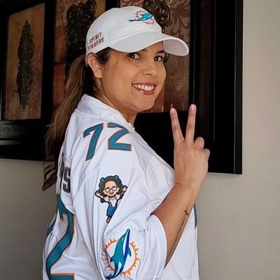 Gloria 🧡 Miami Dolfan - The Deep End Crew
🐬🏈 Fins4LifeChick https://t.co/JFjNrHUCYT
Wife, Mom & Jeeper