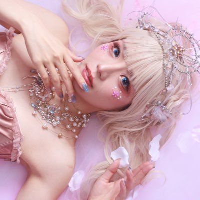 お人形になりたくてドール配信を始めTIKTOK公式初代LIVEPROに選出。1回で70万人視聴される。おかげさまで経営5年目に入りました❤️美容大好きな女子繋がろ🌸💄douru inc代表