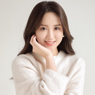 Cezscaoile's profile picture. 获得爱情你可以随便用什么办法，而保持爱情却需要智慧