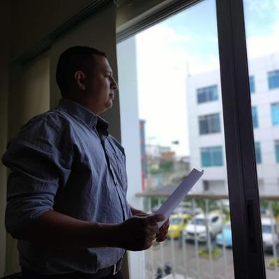 Alejand11991545's profile picture. camina solo, juega vivo ley de vida.