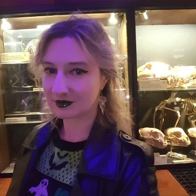 She/her. Neurodivergent asexual. 🖤🩶🤍💜 Loves death. Death Doula (people and animals). Focus on equality in end of life care.