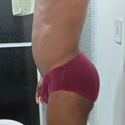 MEU FETICHE É VER O PAU TODO SUJO DE SEBO,CHEIRAR,CHUPAR E SER LEITADO.