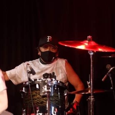 comchin28's profile picture. 現在、北欧系のメタルバンドと甲斐バンドのコピバンのドラムを叩いています♪

趣味はサウナと草野球とバンド活動と落語と外食巡り

地元新小岩で会社をやりながら、千葉県内でも児童福祉の仕事をしてます。

柴又で生まれ、帝釈天の御神水の産湯につかったそうで、3歳で新小岩に移り住んだチャキチャキの葛飾民😁