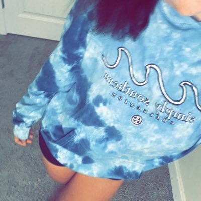 ikhelovesmii's profile picture. 