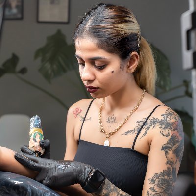 Update 166+ lady tattoo artist