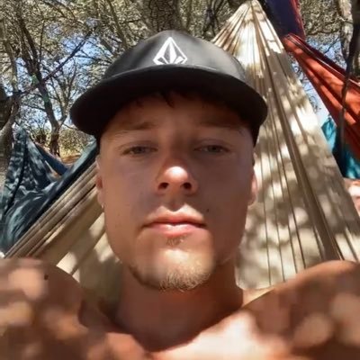 tristanperonx's profile picture. Marin breton exilé en Provence