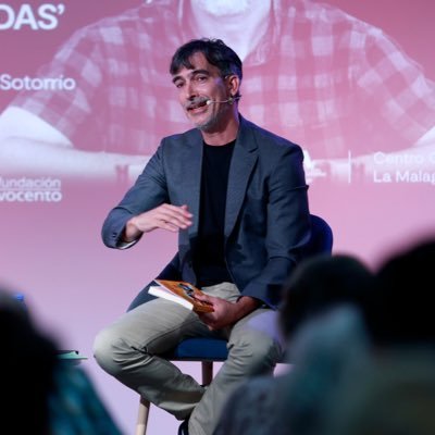 Periodista. Autor de 'Cuentos, jaques y leyendas' y 'Más cuentos, jaques y leyendas'. Diario SUR. Hago podcast. Coordiné aulaDjaque (2017-2023). TEDxMálaga19.