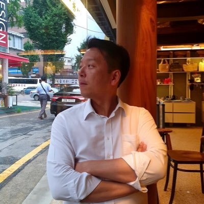 aleisi's profile picture. law/finance/international investment/art/music/ski