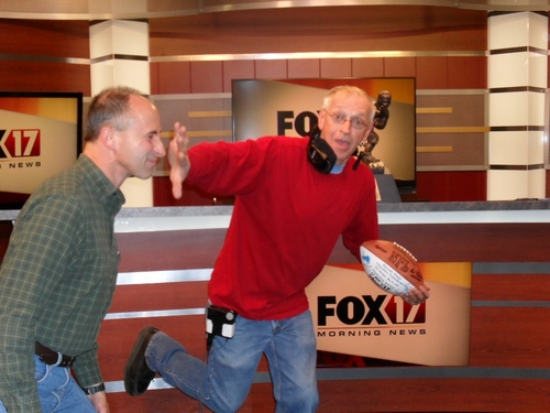i am the floor director for FOX 17 Morning News and the Director of Guest Relations. i tweet stuff that happens behind the scenes on the 4 hr. monster.