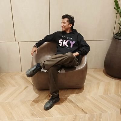 krsna_x's profile picture. Music is Life that's the reason heart has beats 💗🎵🎧