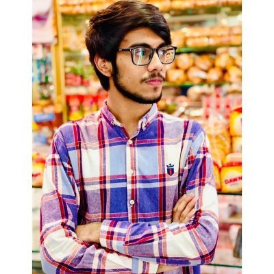 Alex70824693758's profile picture. критик