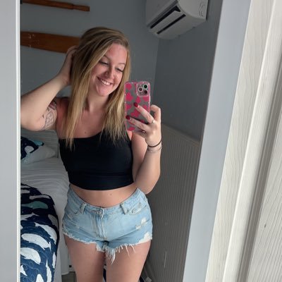 LovelaceCamille's profile picture. 