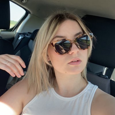 laurie_courbez's profile picture. insta: laau.c_