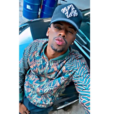 marquiinho_ofc's profile picture. Um pequeno sonhador 💭✈️
Filho do Ogum 💙🛡️⚔️
INSTA : @MARQUIINHO_OFICIAL 🔥🔥