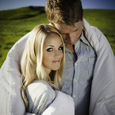 Cozy Earth offers Silk Comforter, bamboo fabric outer shell and 100% bamboo fiber filling resulting in the world.