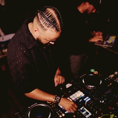 U.K/International DJ 🌍  Socials - @djjoshweekes ✌🏾  📧 Music / Bookings djjoshweekesbookings@gmail.com