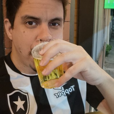 bronksey's profile picture. Tentando abstrair o inútil do essencial, a fim de chegar a uma conclusão que me diga o que REALMENTE vale a pena.