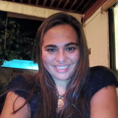 Mujer de dedos verdes, agricultora y esposa de Luthier. Vinaria 🍷 y Sabinera !!!!