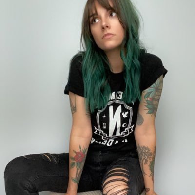 • Streamer on Twitch 🎮 | Lover of 🍕| Nap Enthusiast • Instagram 📸: xauraina