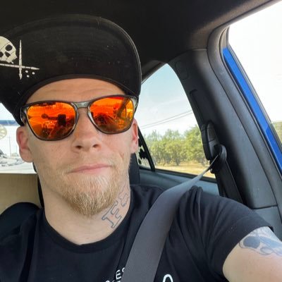 redneck_hayes89's profile picture. bored all the time, my dms are always open to anyone
i like alot and im bi