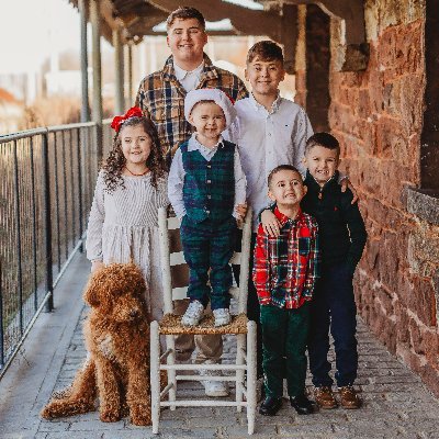 MeghanAragao's profile picture. Mama. Photog. Beach. Chilis.