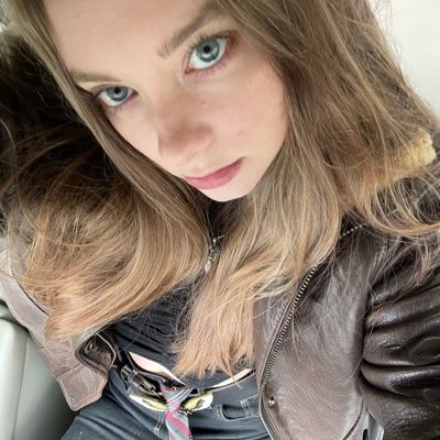 monika_2424's profile picture. 