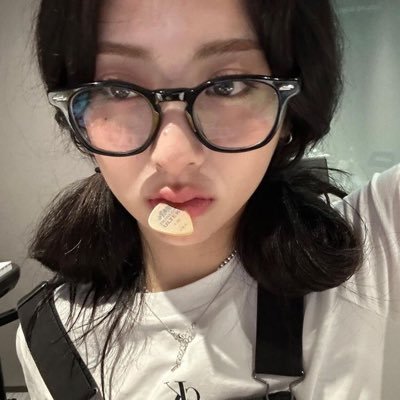 ynjiner's profile picture. — 𝘽𝙐𝙎𝙄𝙉𝙀𝙎𝙎 ˚ ༘♡ she was like a shot of espresso. she’s like being bathed in sunlight. 🦢˚୨୧ —