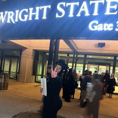 👩🏻‍🎓💚💛