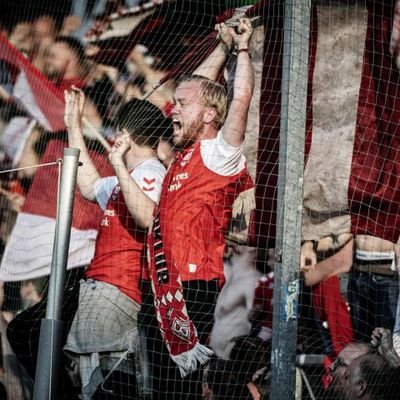 Vejle Boldklub selvfølgelig 🔴⚪️🔴
Til dagligt bruger jeg min meget lange uddannelse på at lege konsulent