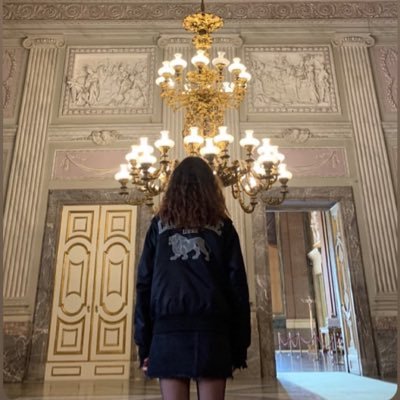 Beatriceguerri4's profile picture. Se il dito indica il cielo l’imbecille guarda il dito.