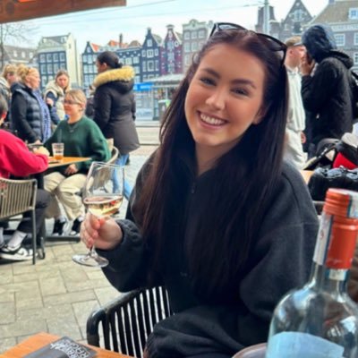 livwithnellPR's profile picture. 