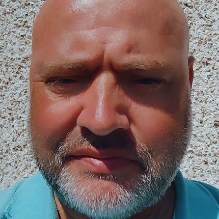 I'm like marmite, you will either love me or hate me

black cab driver, bus driver, car transporter, whatever pays the bills.