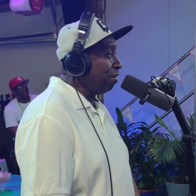 Im a NY based old school DJ. I'll be dropping R&B, old school/new school reggae, and dancehall. See my schedule on Twitch!