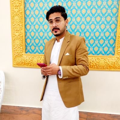 RanaFarhang's profile picture. Khudi pe maan hai itna, kabhi murr kar nhi dekha,
jisay keh dun k mera hai, usay hona hi parhta hai,
