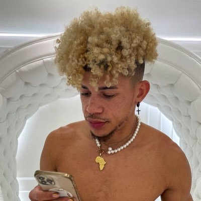 THIS IS MY ONLY OFFICIAL PRIVATE ACCOUNT TO COMMUNICATE AND INTERACT WITH MY BELOVED FANS WORLDWIDE. DM OPENED ❤️❤️❤️🏳️🌈🏳️🌈😈