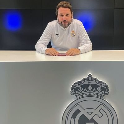 3 cosas que adoro en mi vida!mi familia,mi país y el R.Madrid.Socio Euroabonado mientras pueda.No acepto carnets madridistas de nadie,ya tengo los míos!