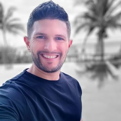 A bilingual software engineer passionate about personal finance, health, and wellness. Enriching lives with knowledge, and empowering the world with education.