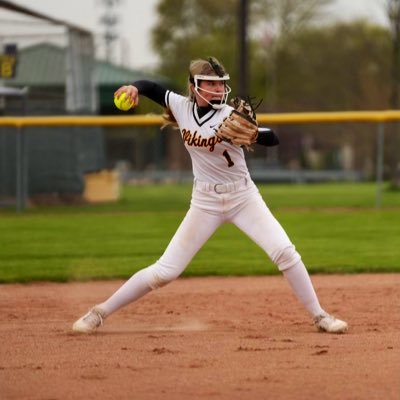 St. Laurence High School | Chicago Extreme Elite 16u | inf/utility | International Baccalaureate Program | 2025 | Email: aoibhe.landers@yahoo.com