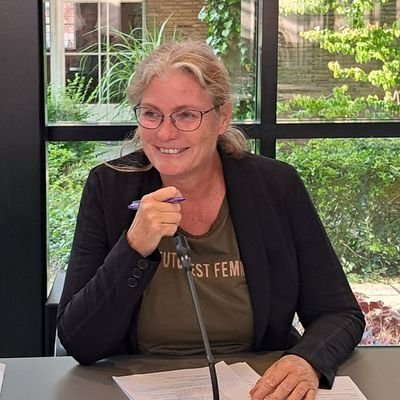 Wennet mei Gosse 💕yn Fryslân.
Werkt als adjuct-griffier in Tytsjerksteradiel.
#camper🚐 #fietsen🚴🏻♀️ #genealogie📜 #podcasts🎧 #buitenleven🏡
