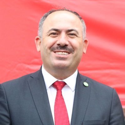 Siyasetçi | Vakıf Yöneticisi | İnsan ve şehir hikâyelerinin izinde bir anlatıcı