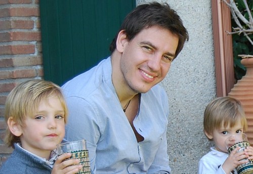 AlvaroGamizS's profile picture. Currently following my dreams! I found my soulmate, who gave me a terrific family plus the energy to turn my passion into my job!