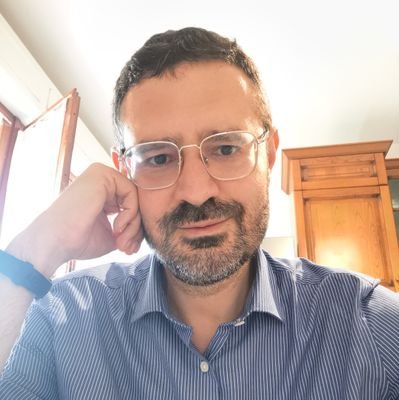 'Le verità cercate per terra, da maiali
Tenetevi le ghiande, lasciatemi le ali'
(Guccini)