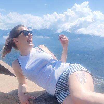 HelloHelsBells's profile picture. Head of Events - The Luxury Picnic Company 
                     Things I like:
📖 👩🍳 🍷📻
 {Own views. Probably.}