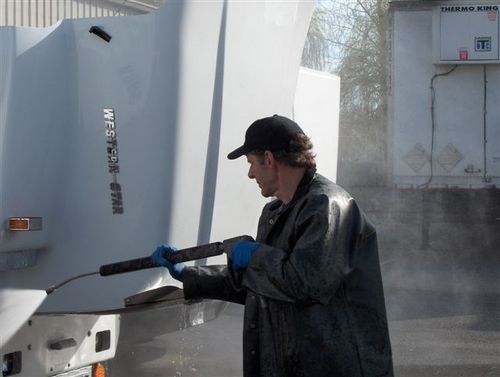 Vancouver truck washing. Truck washing and heavy equipment cleaning by Ace pressure washing throughout the Lower Mainland. Free quotes.