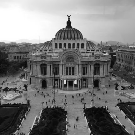 Politólogo. Suspirante a fotógrafo y caminante.
Desde hace unos años especializado en análisis delictivo.
Novela negra, sin duda.