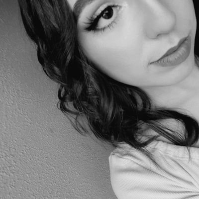 _valeeentinaa's profile picture. 🔁