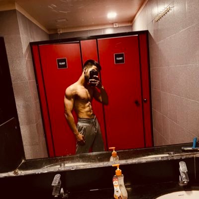 rishi_jeswani's profile picture. 